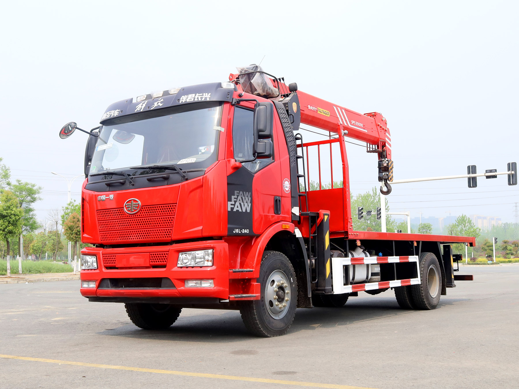 國(guó)六解放J6L單排駕駛室上裝三一8噸直臂式吊機(jī)隨車吊